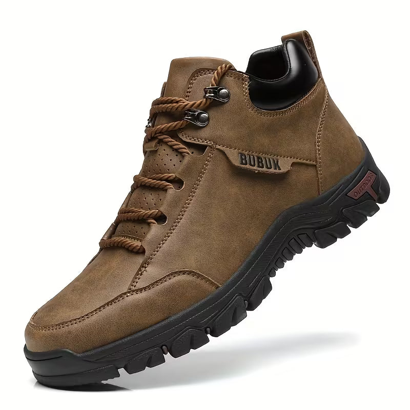 Botín de exterior de caña corta en cuero natural con suela antideslizante y ajuste por cordones